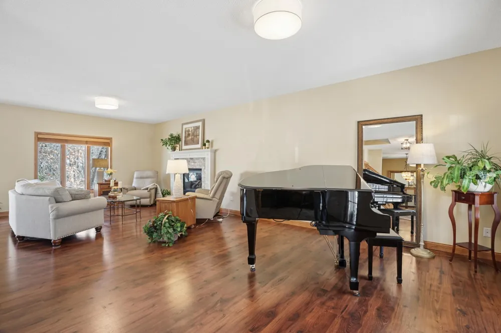 6102 Wildwood Way Monticello, MN 55362