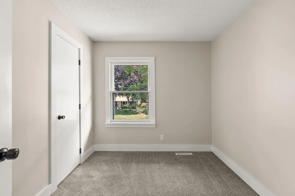 1694 Hinton Trail Oakdale, MN 55128
