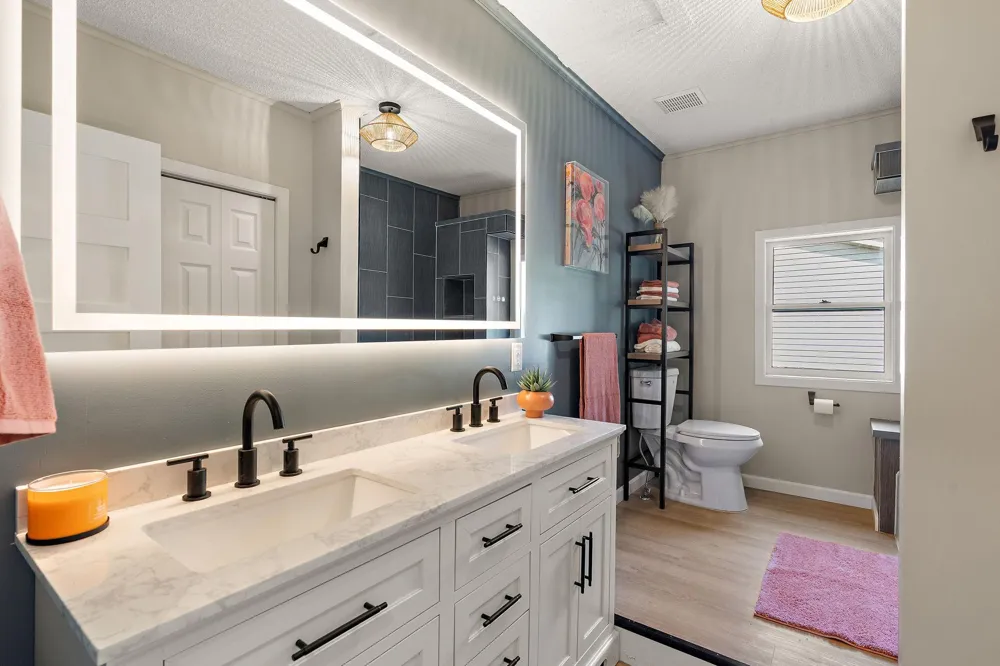 1694 Hinton Trail Oakdale, MN 55128