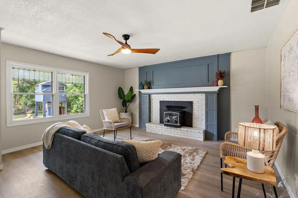 1694 Hinton Trail Oakdale, MN 55128