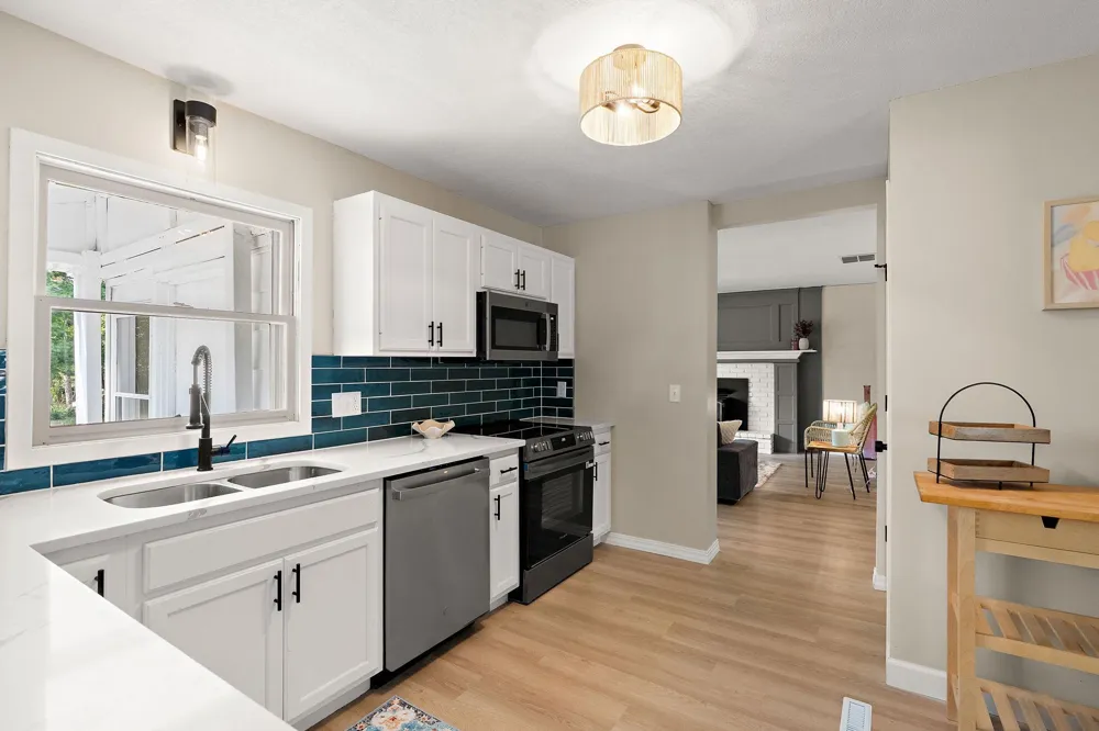 1694 Hinton Trail Oakdale, MN 55128