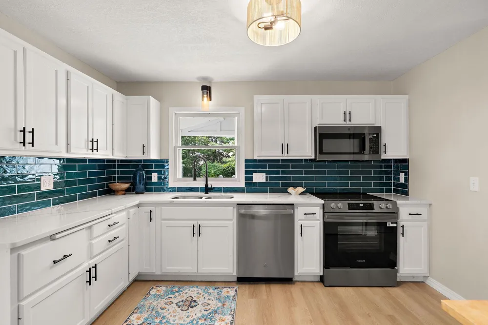 1694 Hinton Trail Oakdale, MN 55128