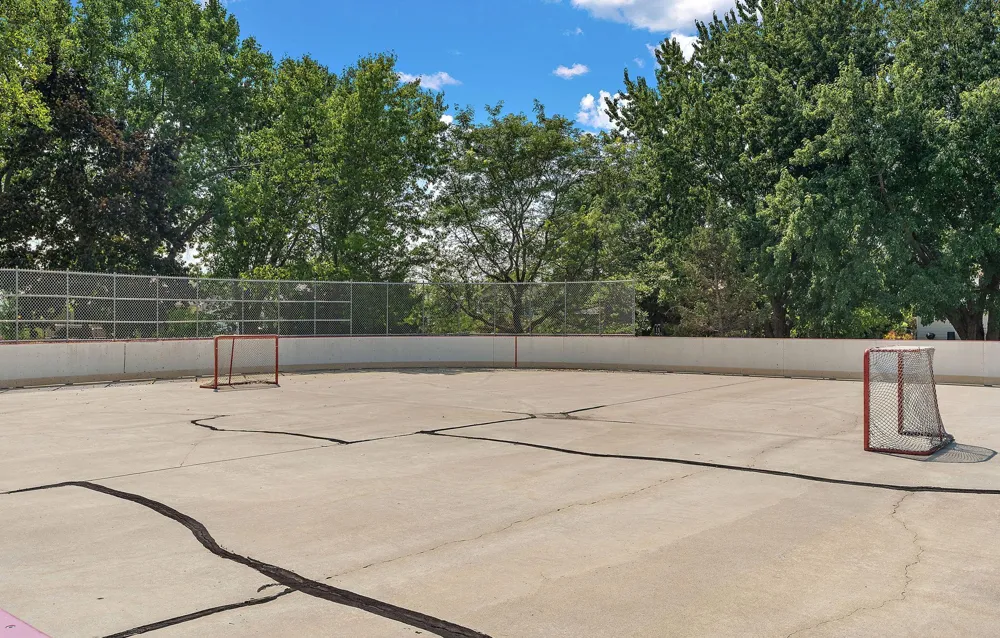 1694 Hinton Trail Oakdale, MN 55128