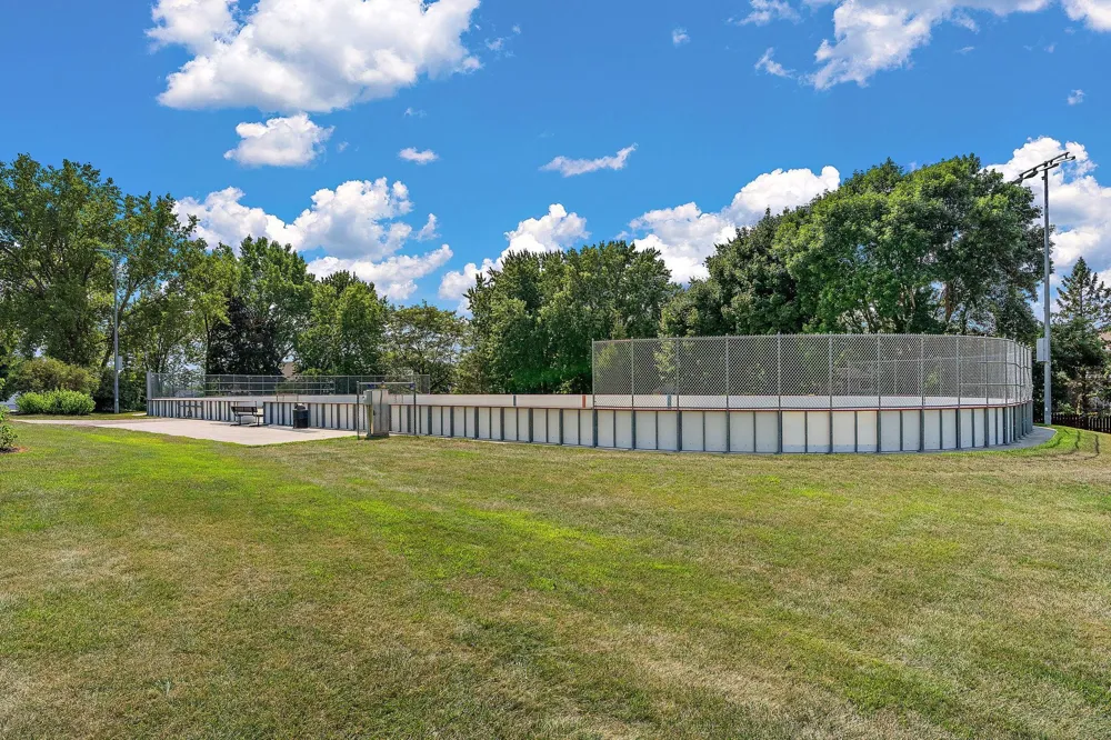 1694 Hinton Trail Oakdale, MN 55128