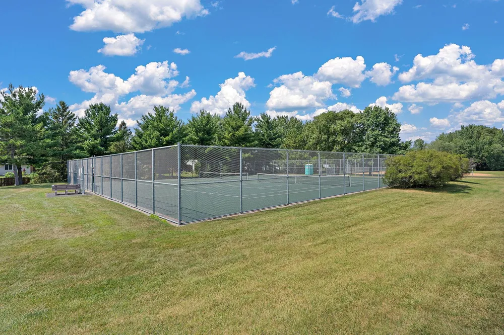 1694 Hinton Trail Oakdale, MN 55128