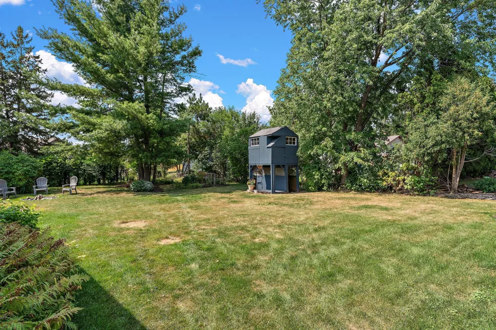 1694 Hinton Trail Oakdale, MN 55128