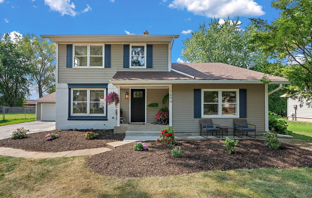 1694 Hinton Trail Oakdale, MN 55128