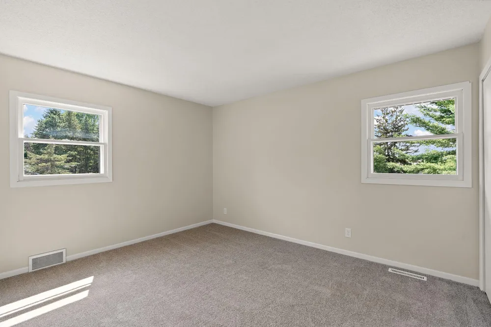 1694 Hinton Trail Oakdale, MN 55128