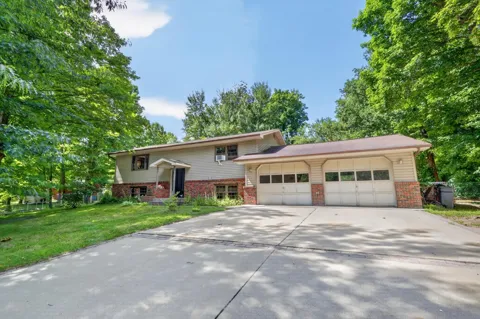 2452 Deschepper Drive