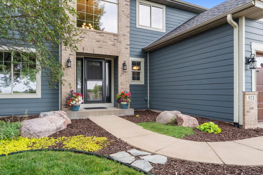 921 Bridle Creek Drive Jordan, MN 55352
