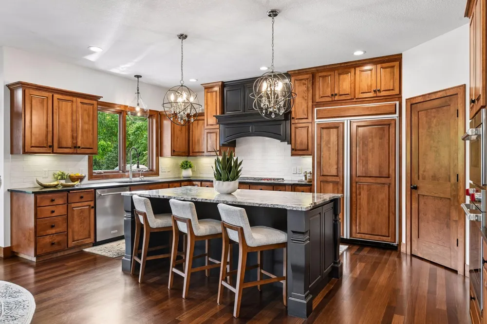 10053 Trails End Road Chanhassen, MN 55317