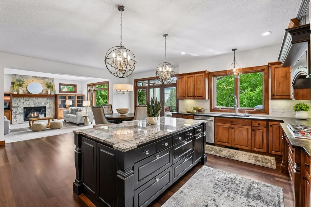 10053 Trails End Road Chanhassen, MN 55317
