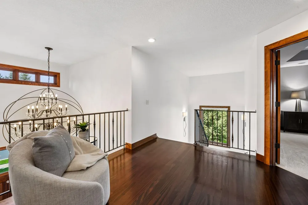 10053 Trails End Road Chanhassen, MN 55317