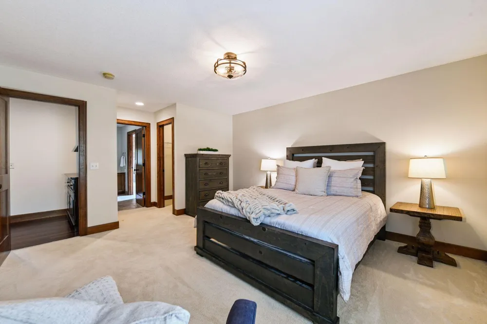 10053 Trails End Road Chanhassen, MN 55317