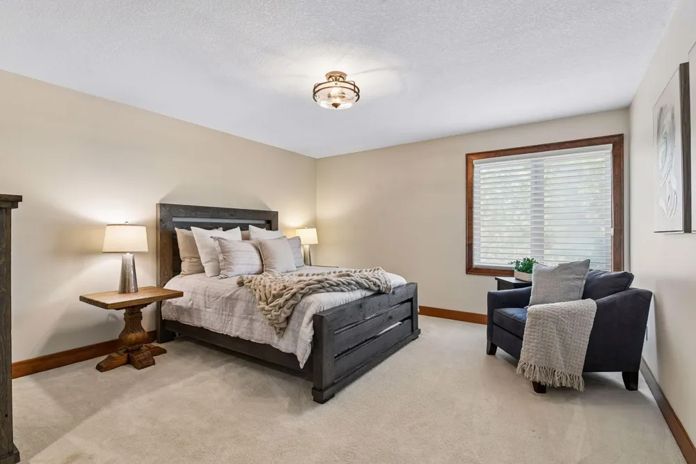 10053 Trails End Road Chanhassen, MN 55317