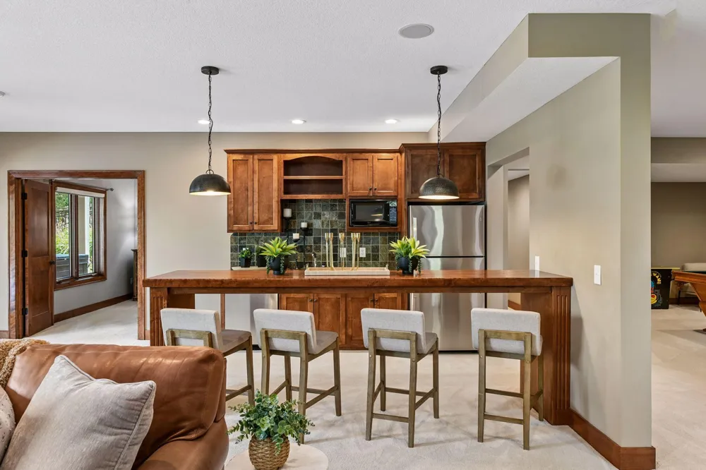 10053 Trails End Road Chanhassen, MN 55317