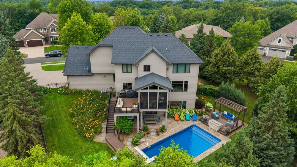 10053 Trails End Road Chanhassen, MN 55317