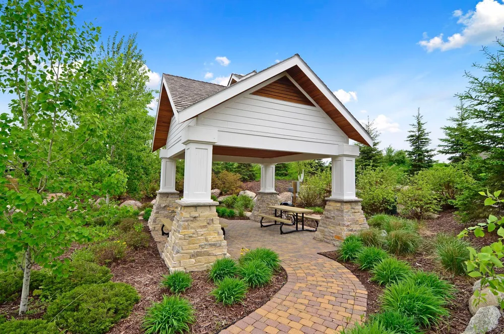 10053 Trails End Road Chanhassen, MN 55317