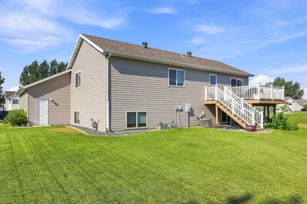 852 16th Avenue Court W West Fargo, ND 58078