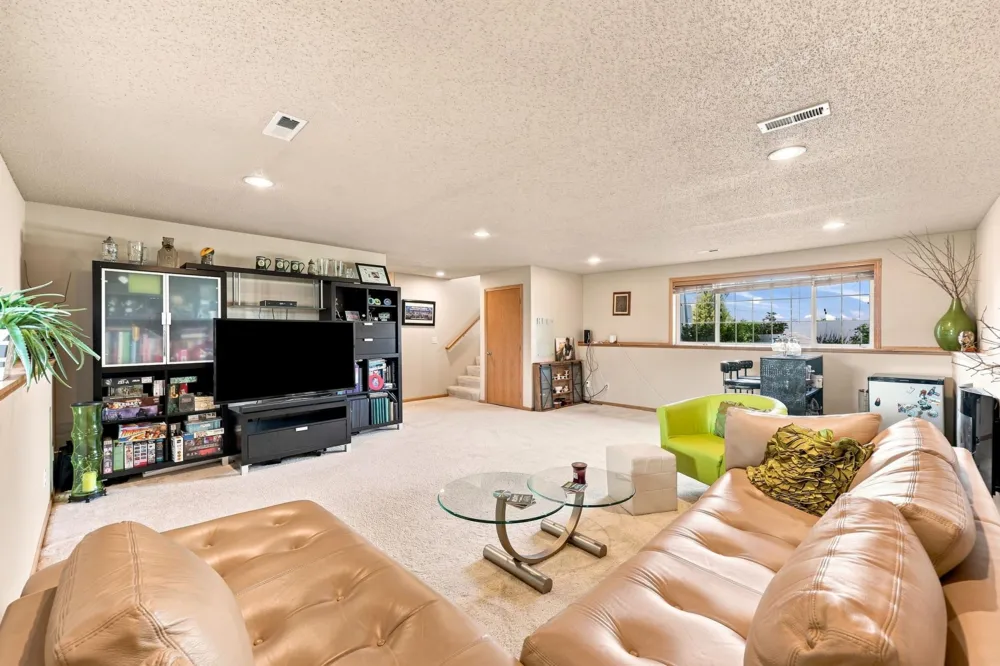 852 16th Avenue Court W West Fargo, ND 58078