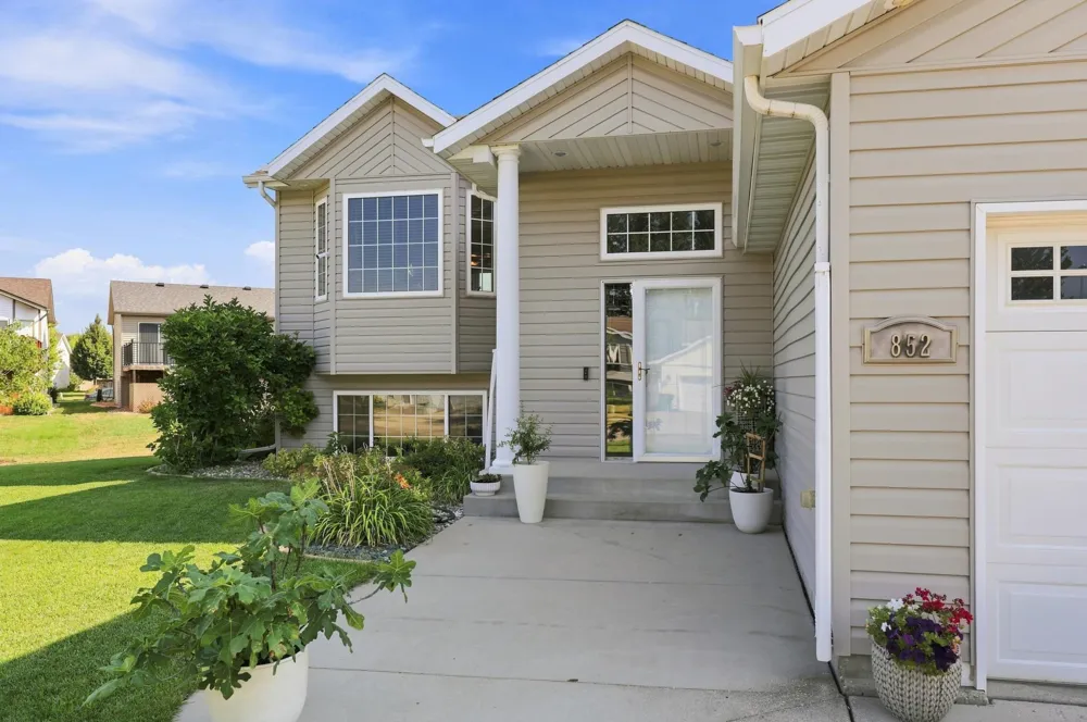 852 16th Avenue Court W West Fargo, ND 58078