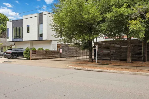 5111 Manett Street #207