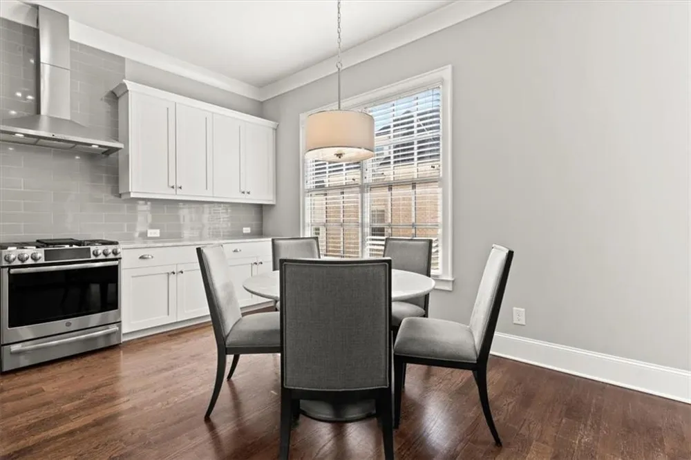 160 Clover Court Roswell, GA 30075