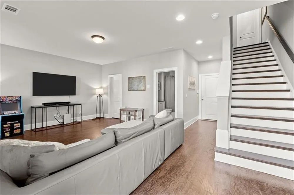 160 Clover Court Roswell, GA 30075