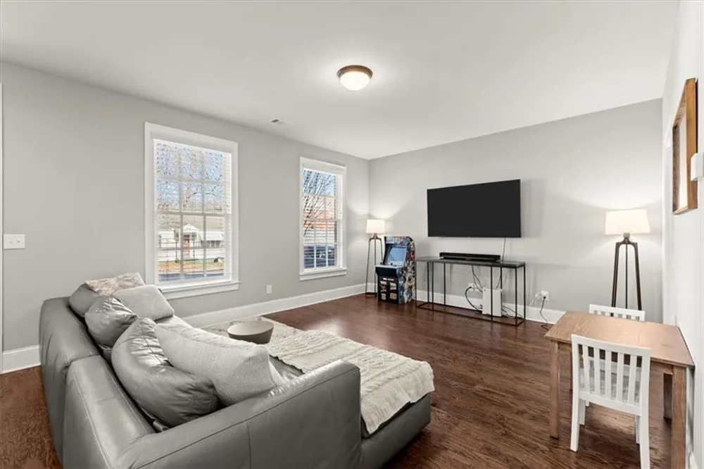 160 Clover Court Roswell, GA 30075
