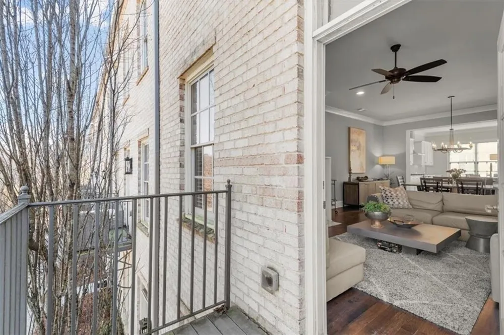 160 Clover Court Roswell, GA 30075
