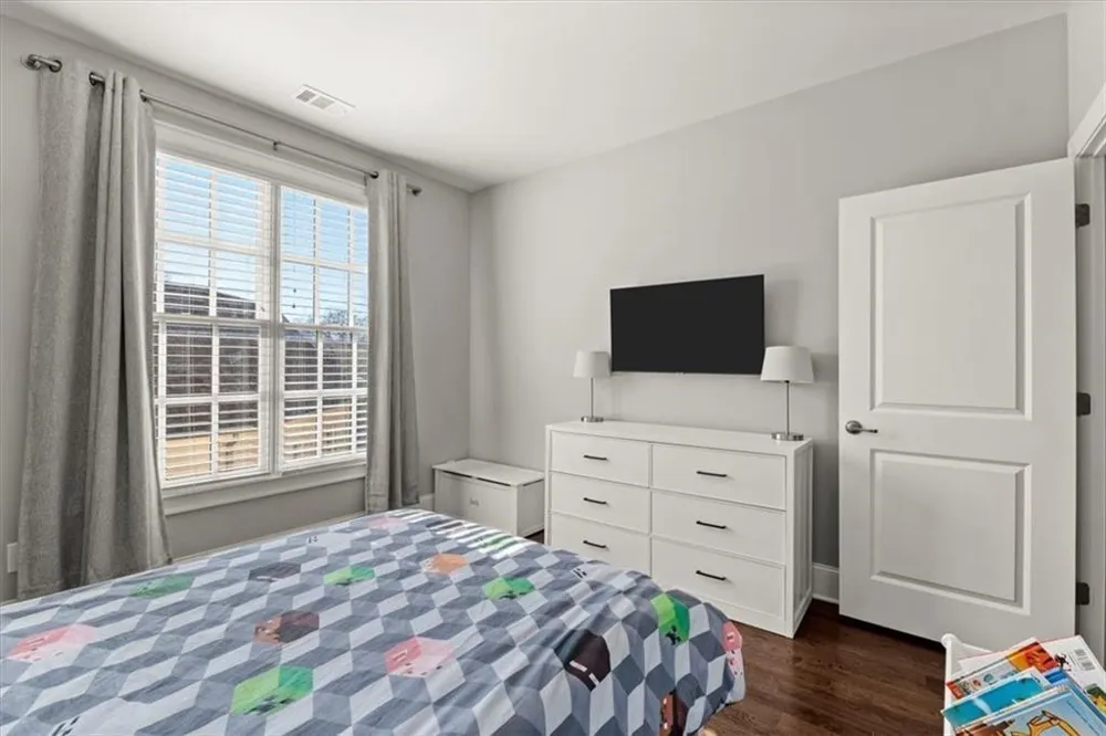 160 Clover Court Roswell, GA 30075