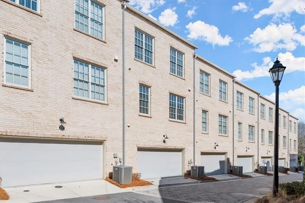 160 Clover Court Roswell, GA 30075