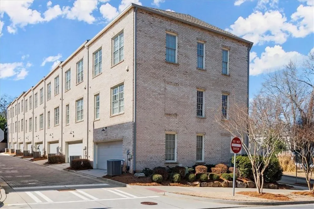 160 Clover Court Roswell, GA 30075