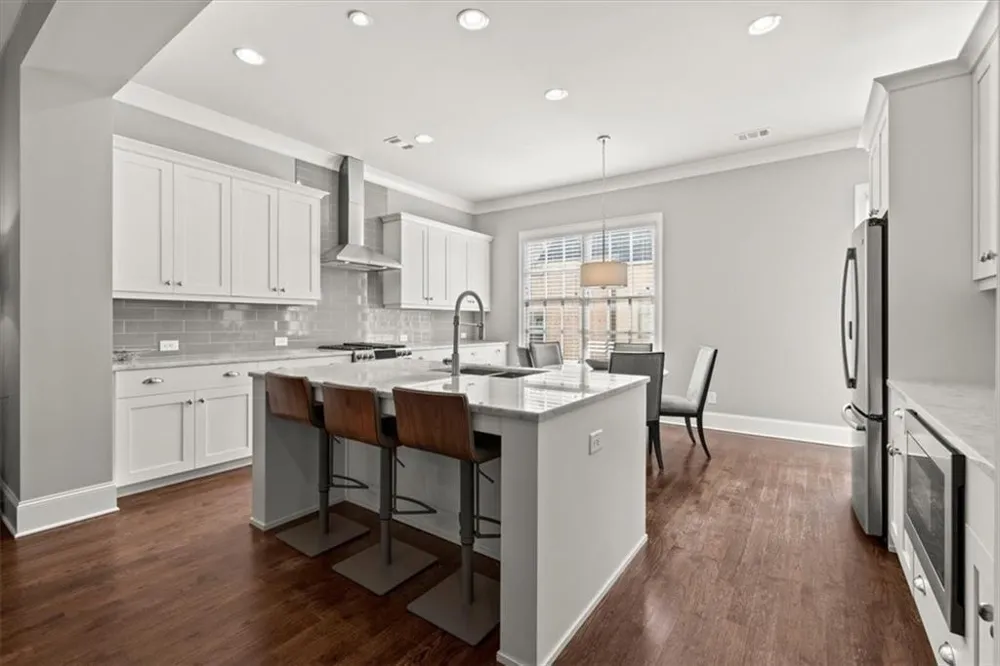 160 Clover Court Roswell, GA 30075