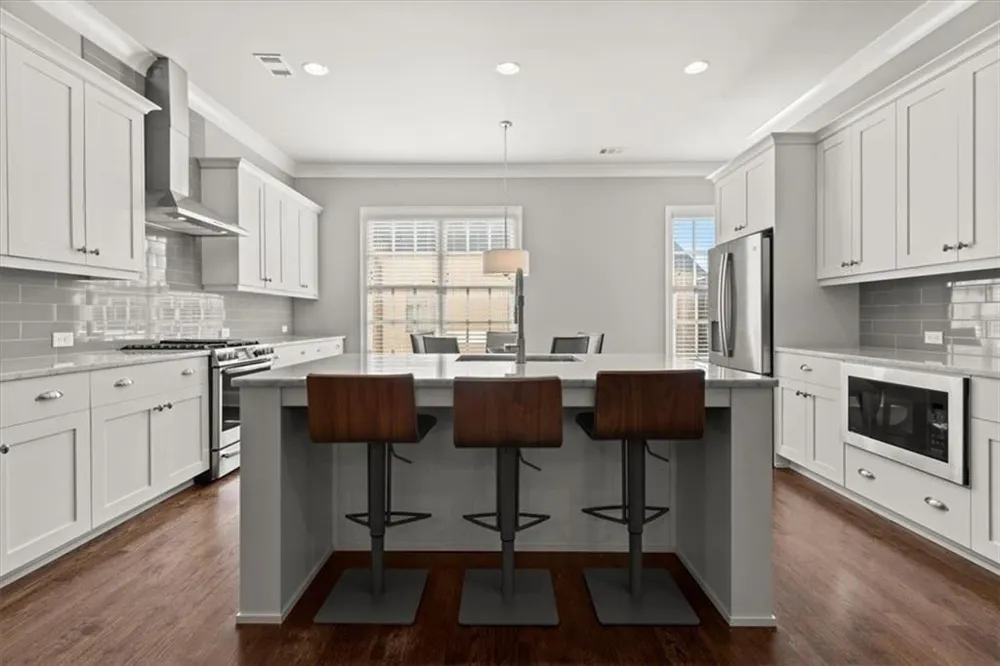 160 Clover Court Roswell, GA 30075