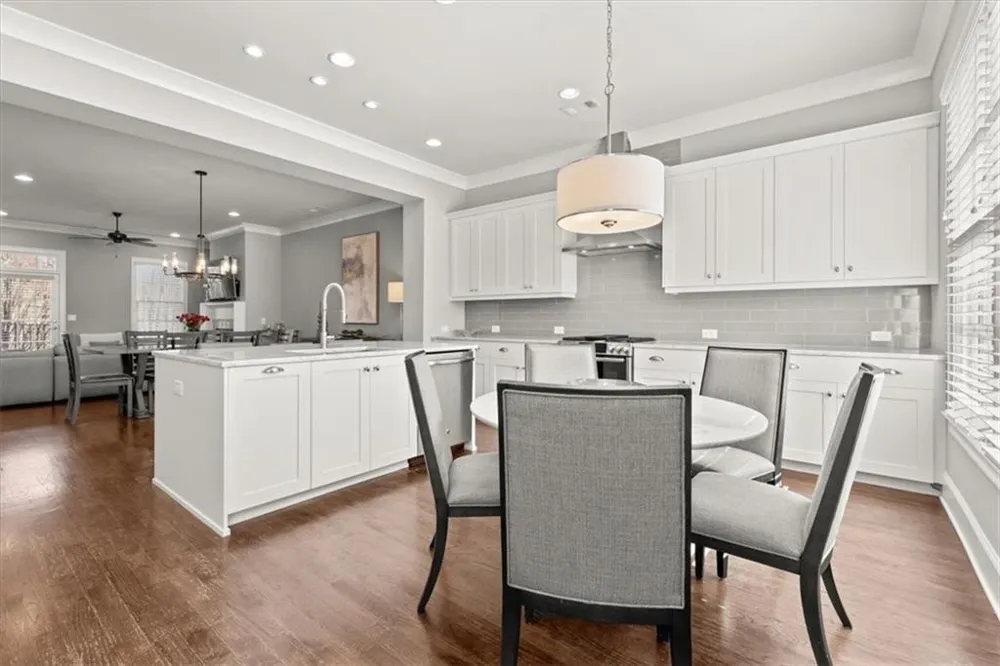160 Clover Court Roswell, GA 30075