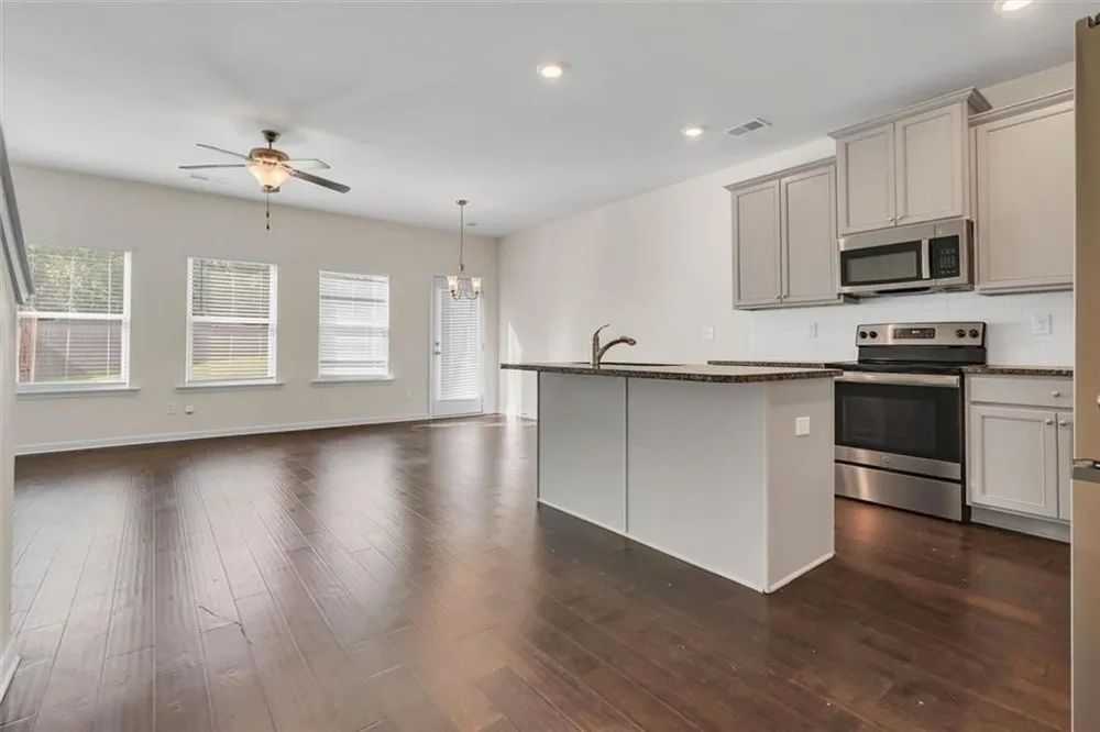 3470 Lakeview Creek Stonecrest, GA 30038