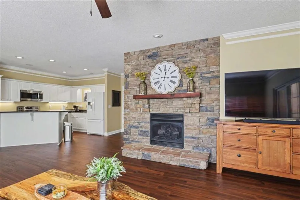 146 Gleneagle Court #202E Clayton, GA 30525