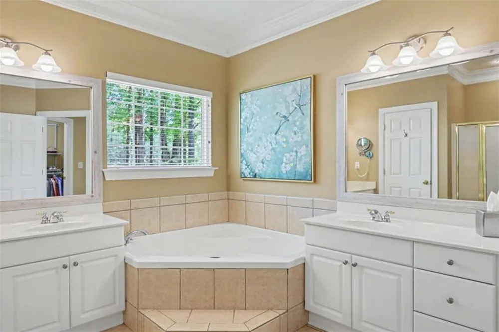 146 Gleneagle Court #202E Clayton, GA 30525