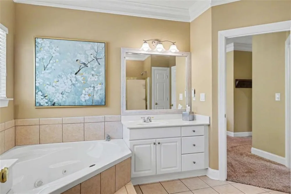 146 Gleneagle Court #202E Clayton, GA 30525