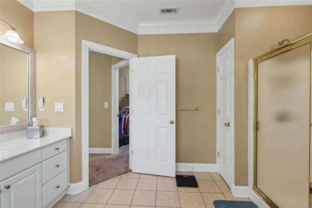146 Gleneagle Court #202E Clayton, GA 30525