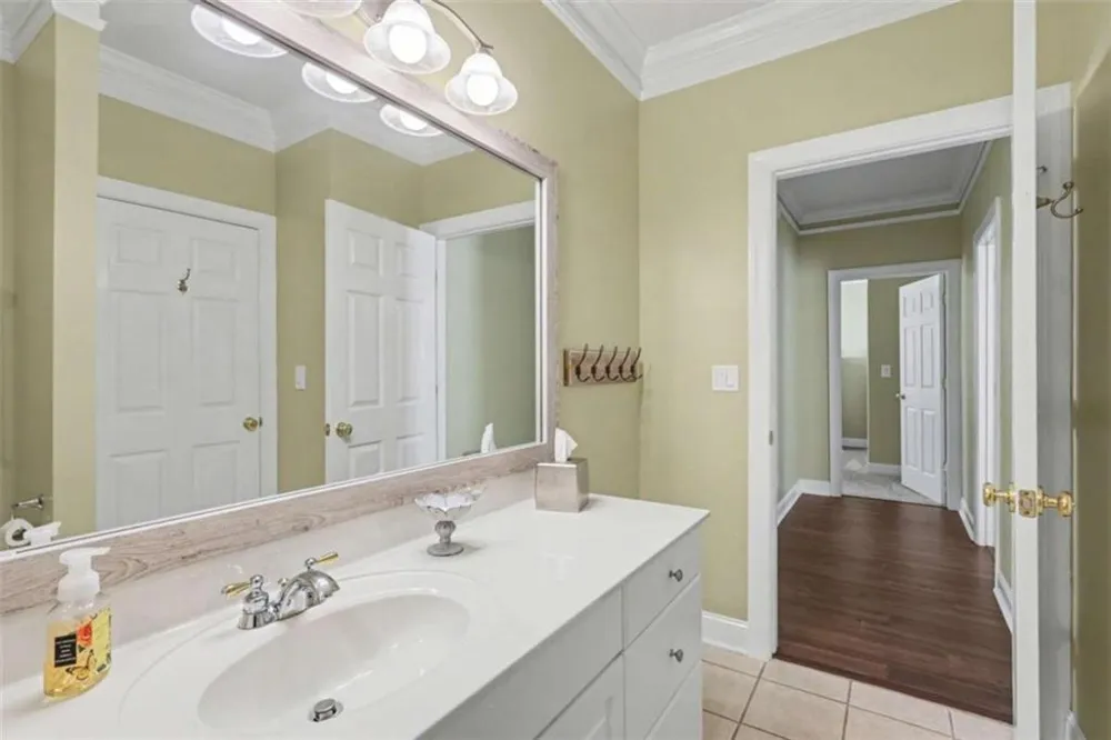 146 Gleneagle Court #202E Clayton, GA 30525
