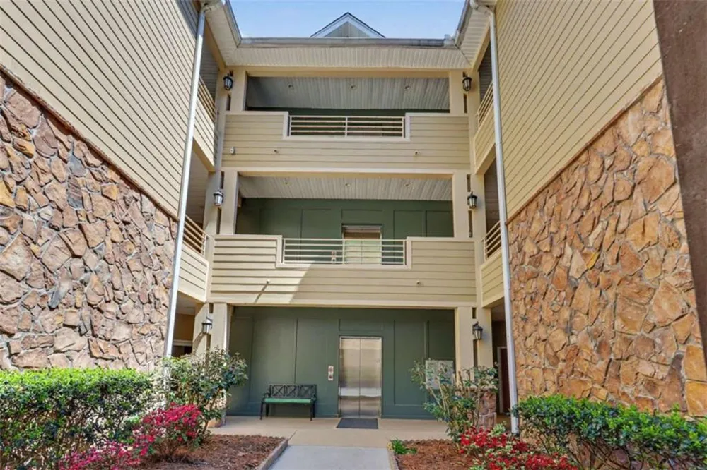 146 Gleneagle Court #202E Clayton, GA 30525