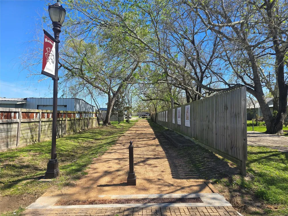 122 Commerce Street Magnolia, TX 77355
