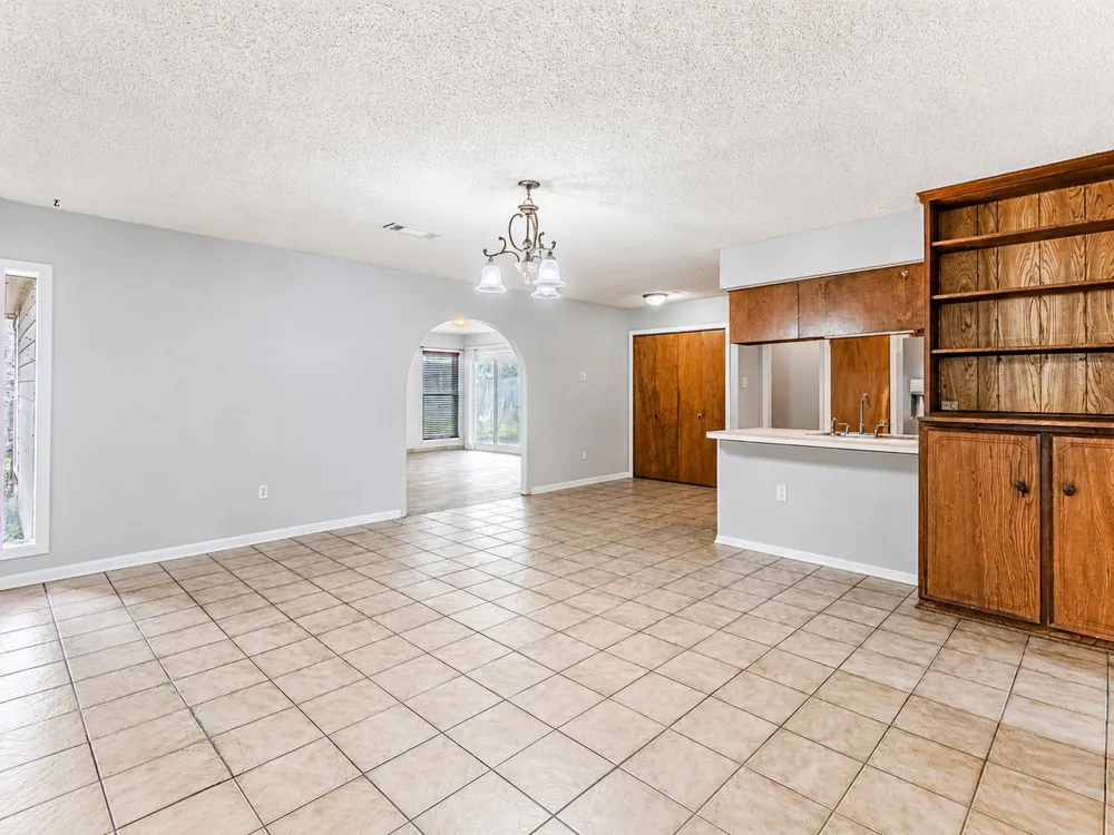 2710 Burke Road Pasadena, TX 77502