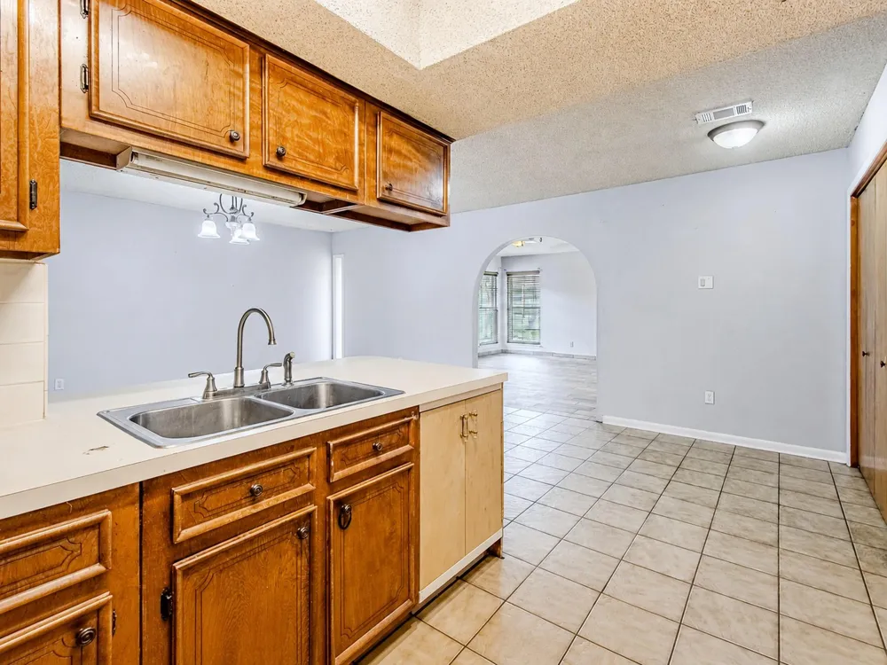2710 Burke Road Pasadena, TX 77502