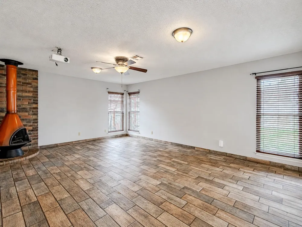 2710 Burke Road Pasadena, TX 77502
