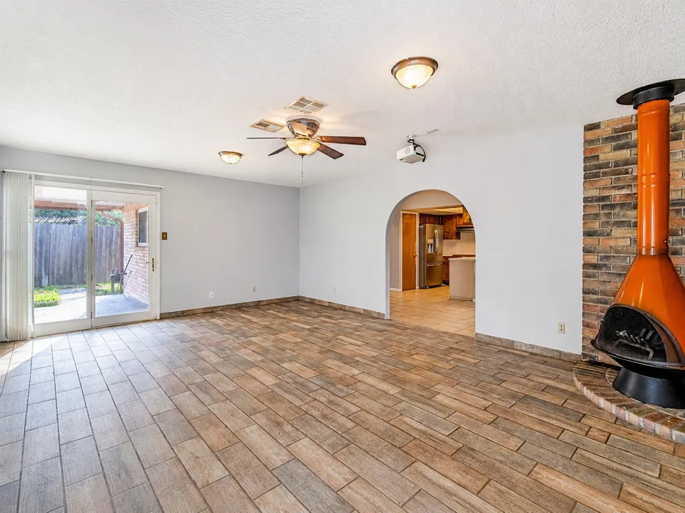 2710 Burke Road Pasadena, TX 77502