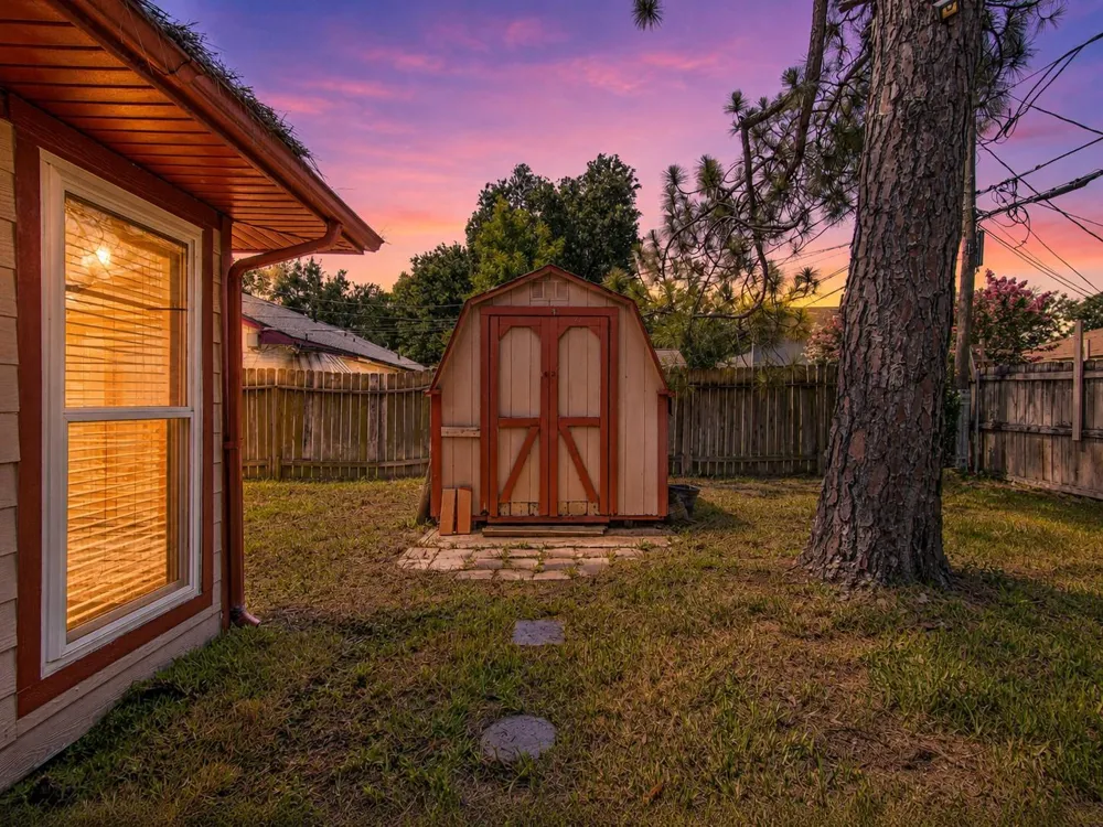 2710 Burke Road Pasadena, TX 77502