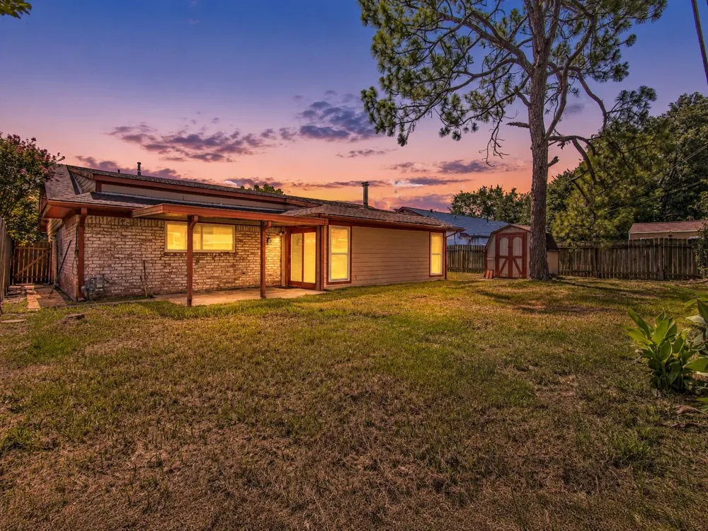 2710 Burke Road Pasadena, TX 77502